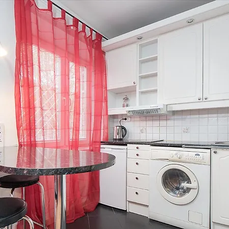 Apartment Majaka 28 *
